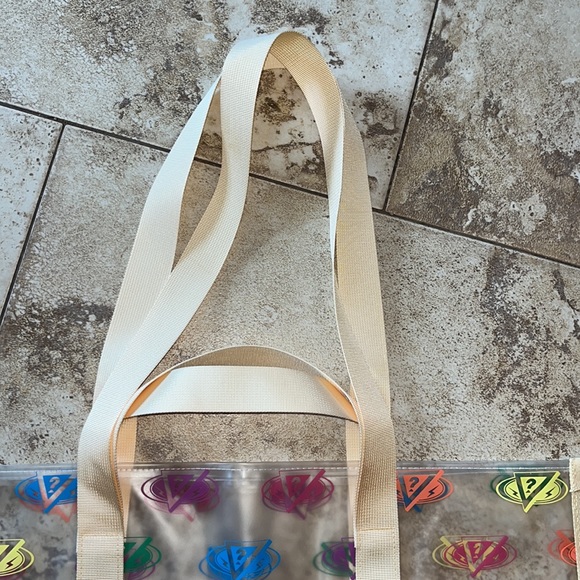 BNWT GUESS ?/ J. BALVIN 2020 frosted tote bag. - Picture 6 of 8